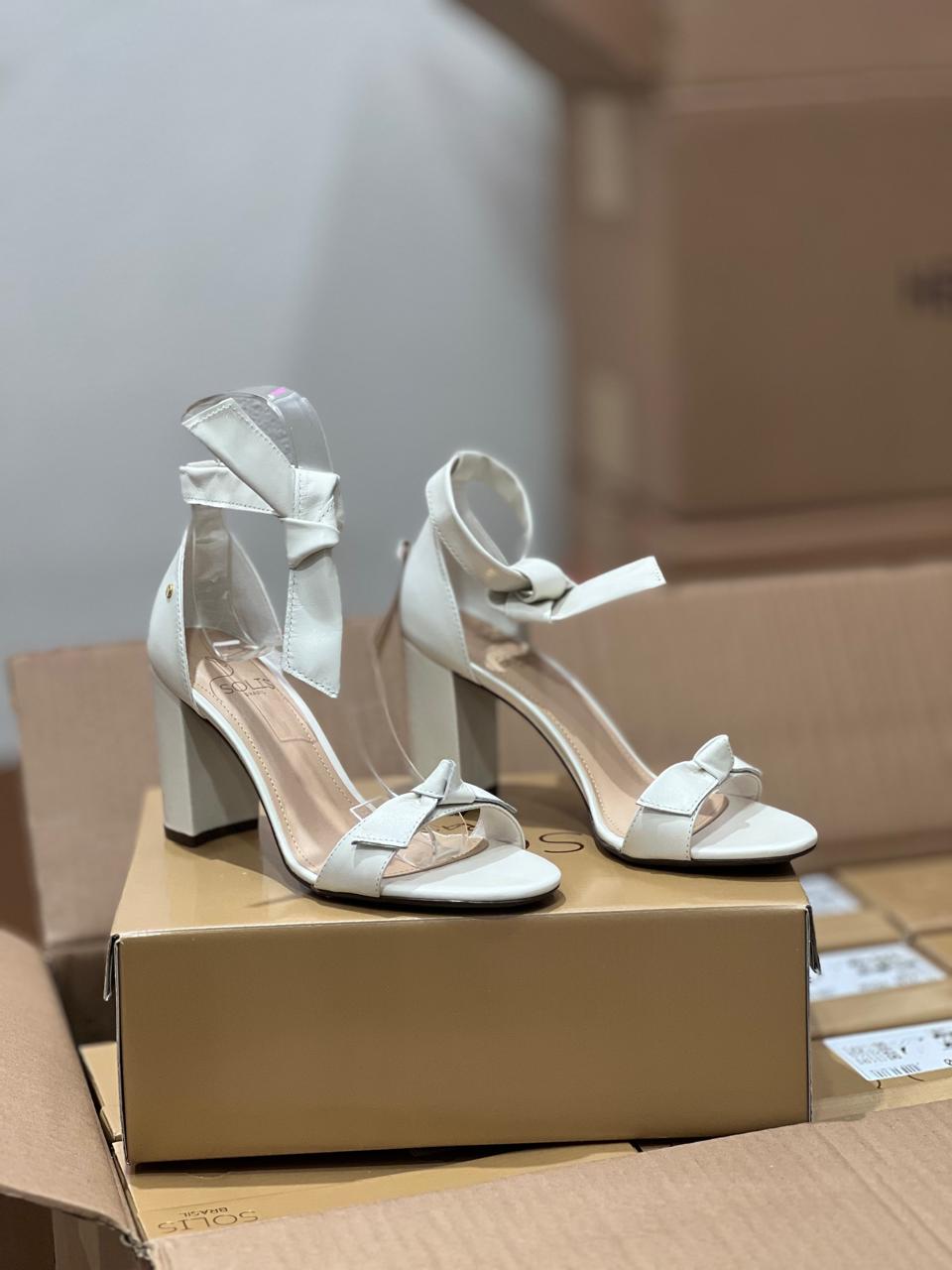 13800 - SANDÁLIA OFF-WHITE DE SALTO ALTO BLOCO