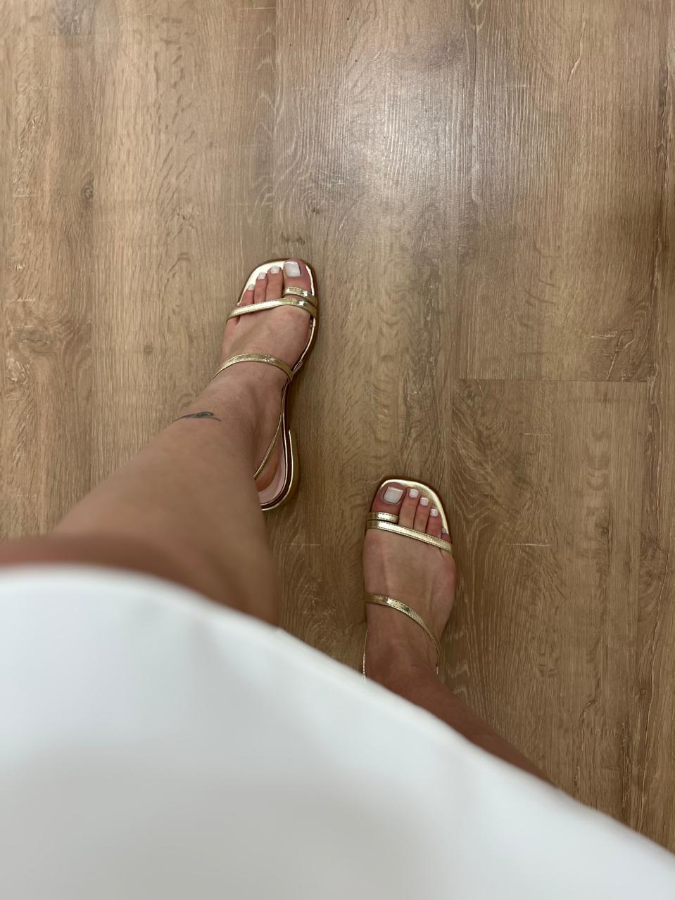 SANDÁLIA COM TIRAS FILAS