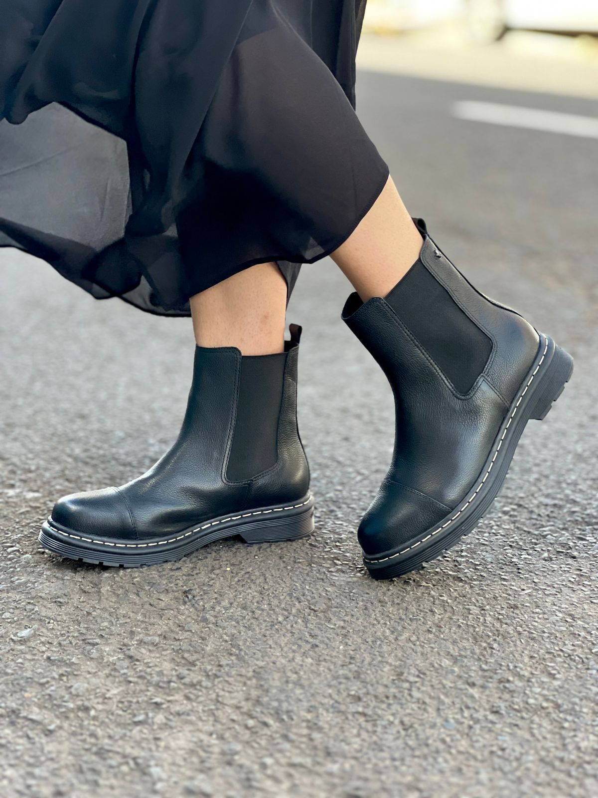 COTURNO COM ELÁSTICO LATERAL