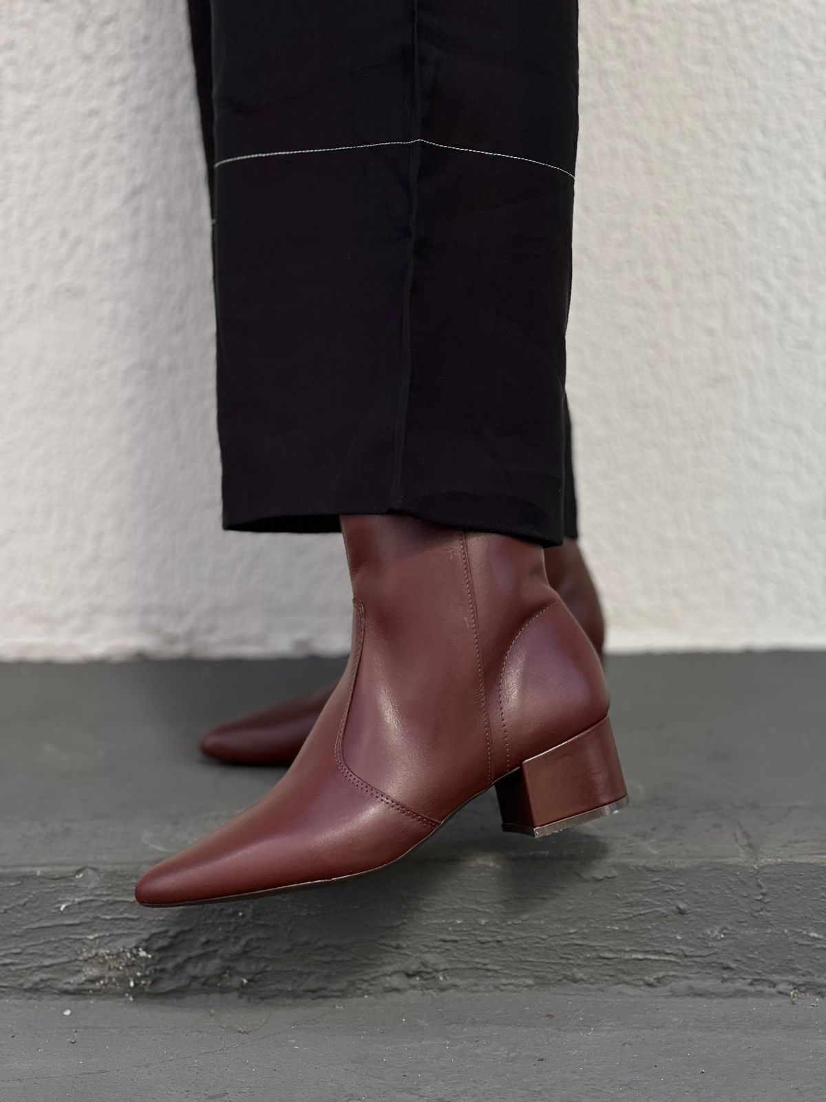 BOTA CANO MÉDIO COM BICO FINO