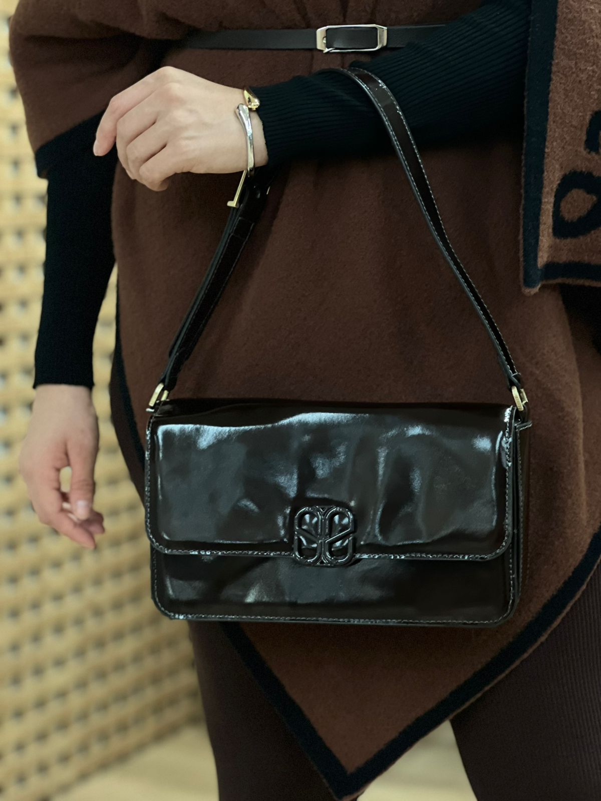 BOLSA TIRACOLO ENVERNIZADA