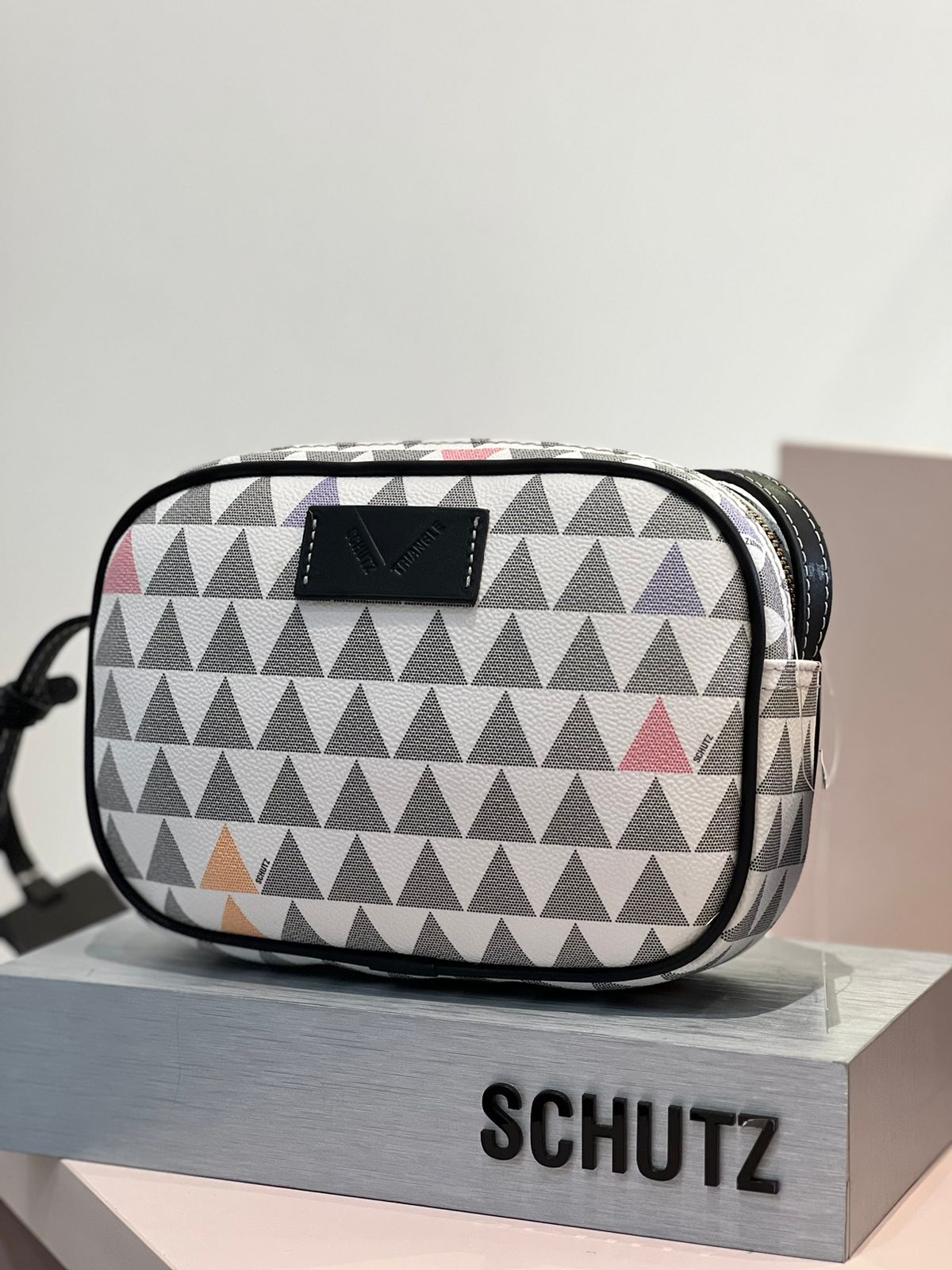 12763 - BOLSA TRIANGLE - BRANCO/PRETO