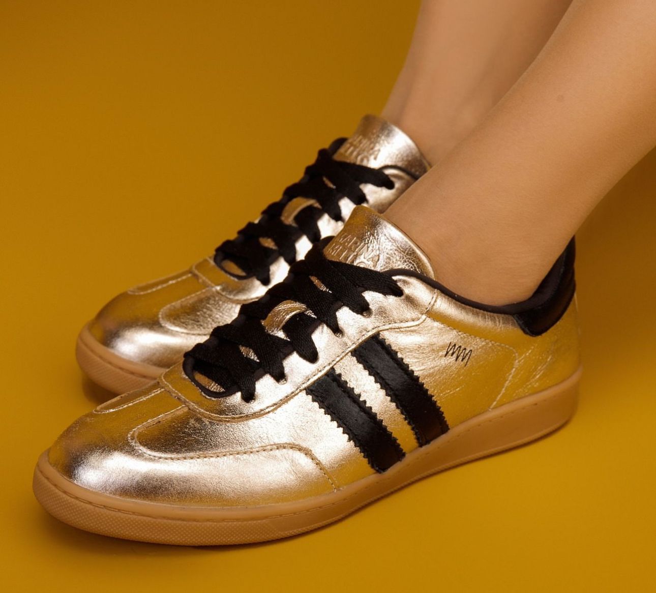 TÊNIS EMMA METALCOLOR - DOURADO