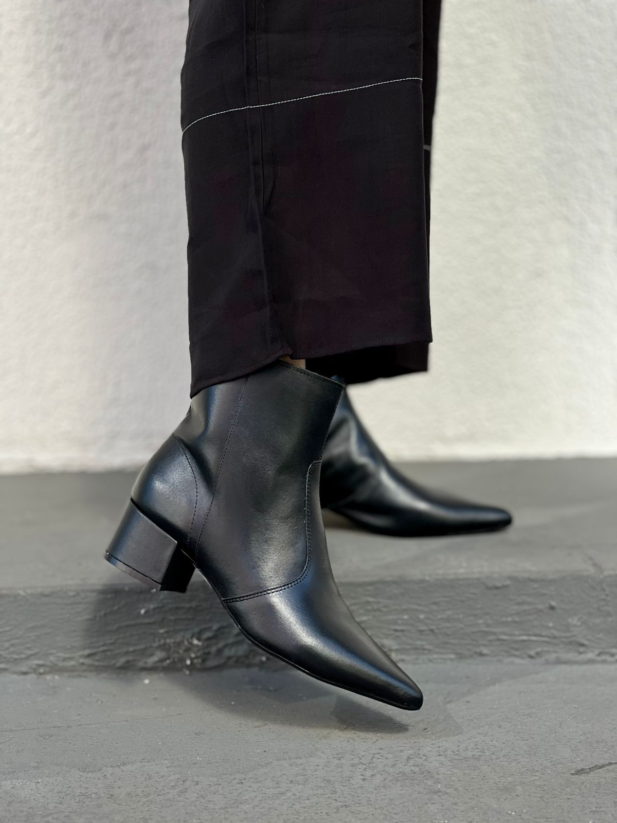 BOTA CANO MÉDIO COM BICO FINO