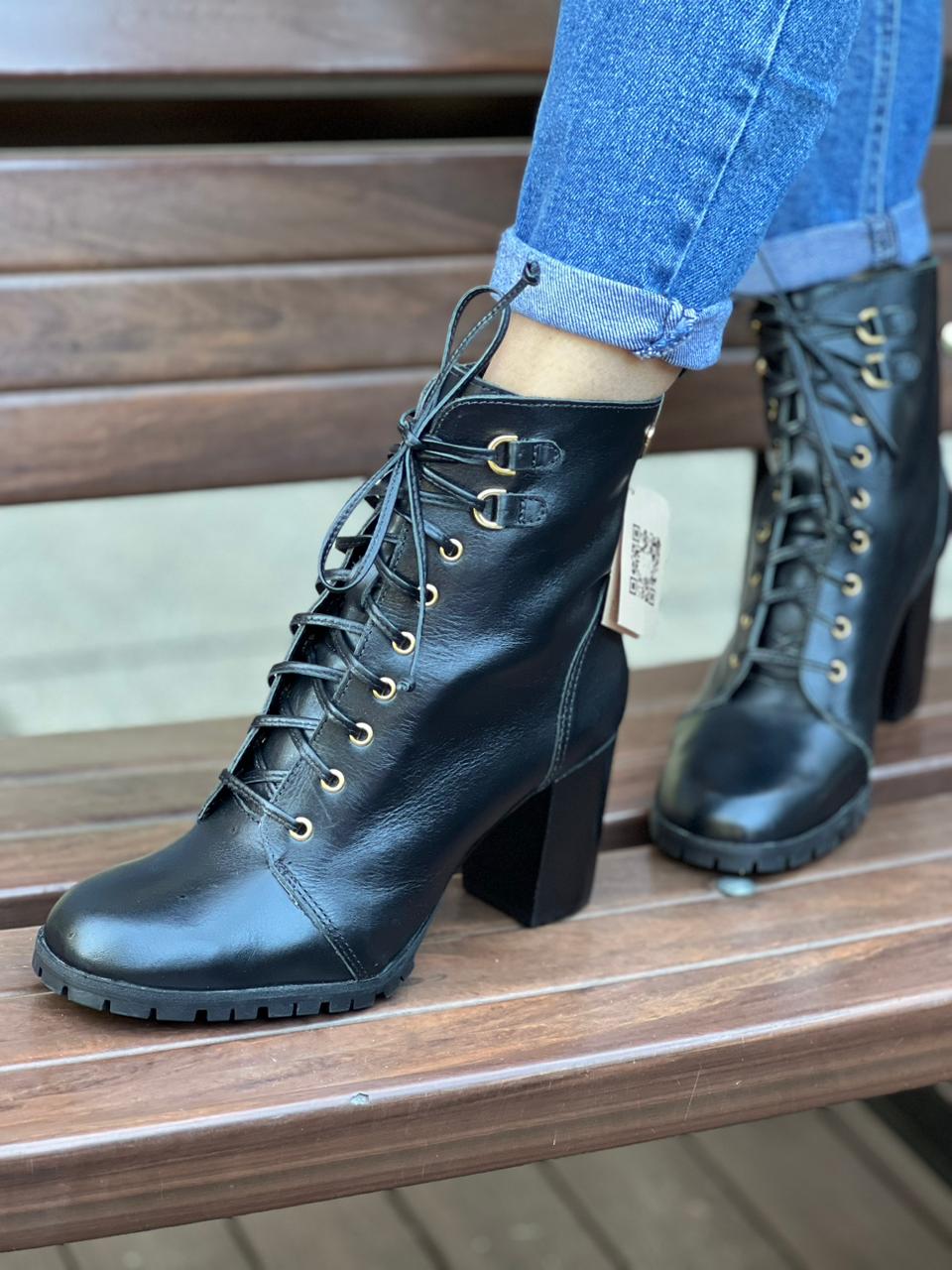 BOTA SALTO ALTO - EM COURO - PRETO