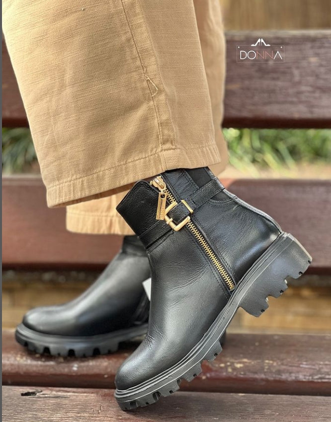 BOTA SALTO TRATORADO - EM COURO - PRETO