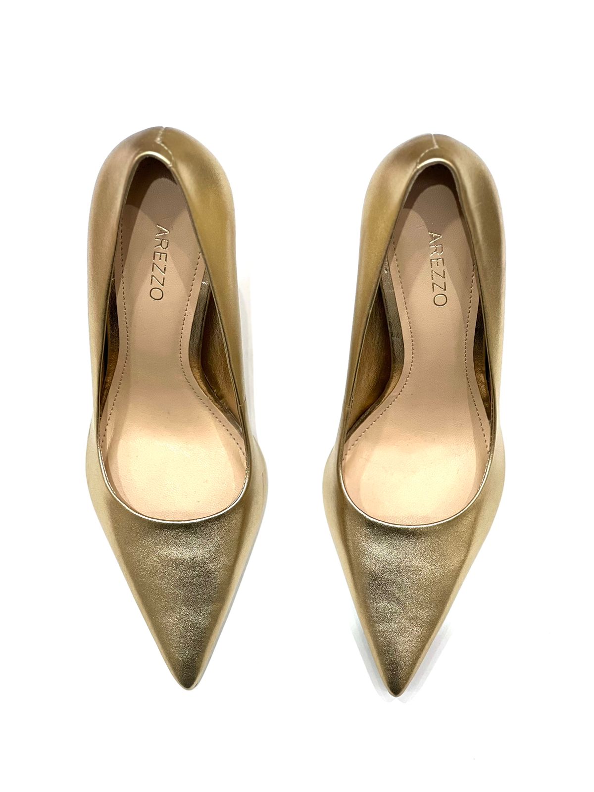 SCARPIN SALTO FINO - EM COURO - DOURADO