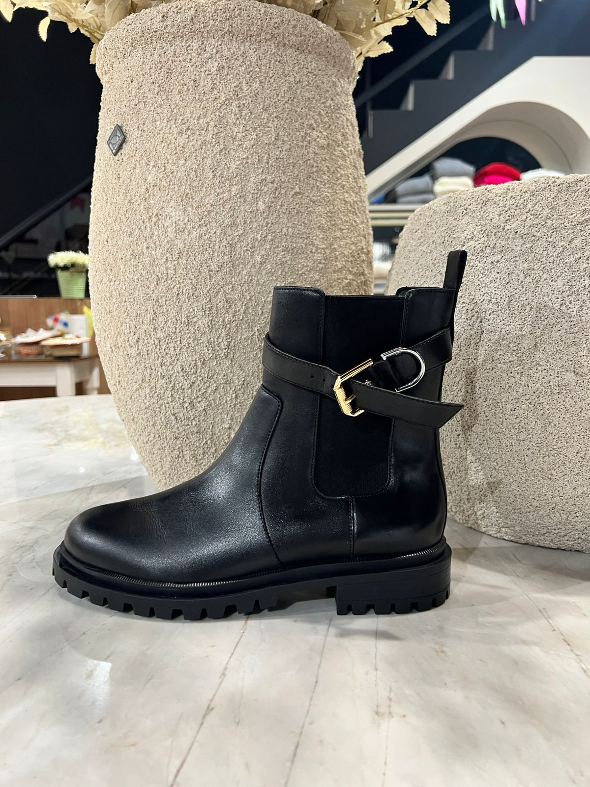 BOTA TRATORADA COM FIVELA - COURO