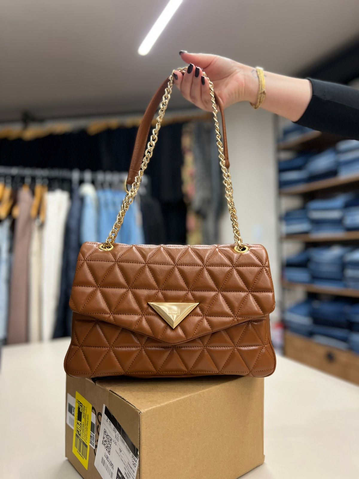 BOLSA GRANDE TIRACOLO 944 MATELASSÊ COURO MARROM