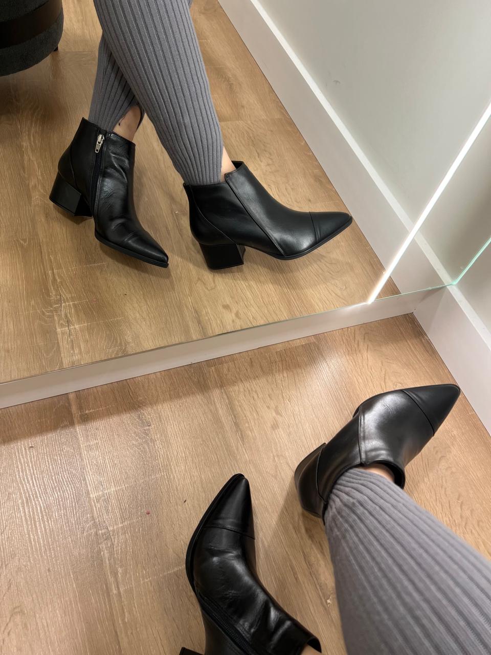 BOTA CANO CURTO EM COURO