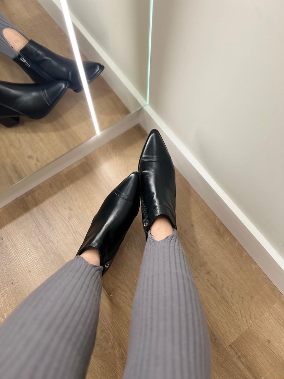 BOTA CANO CURTO EM COURO