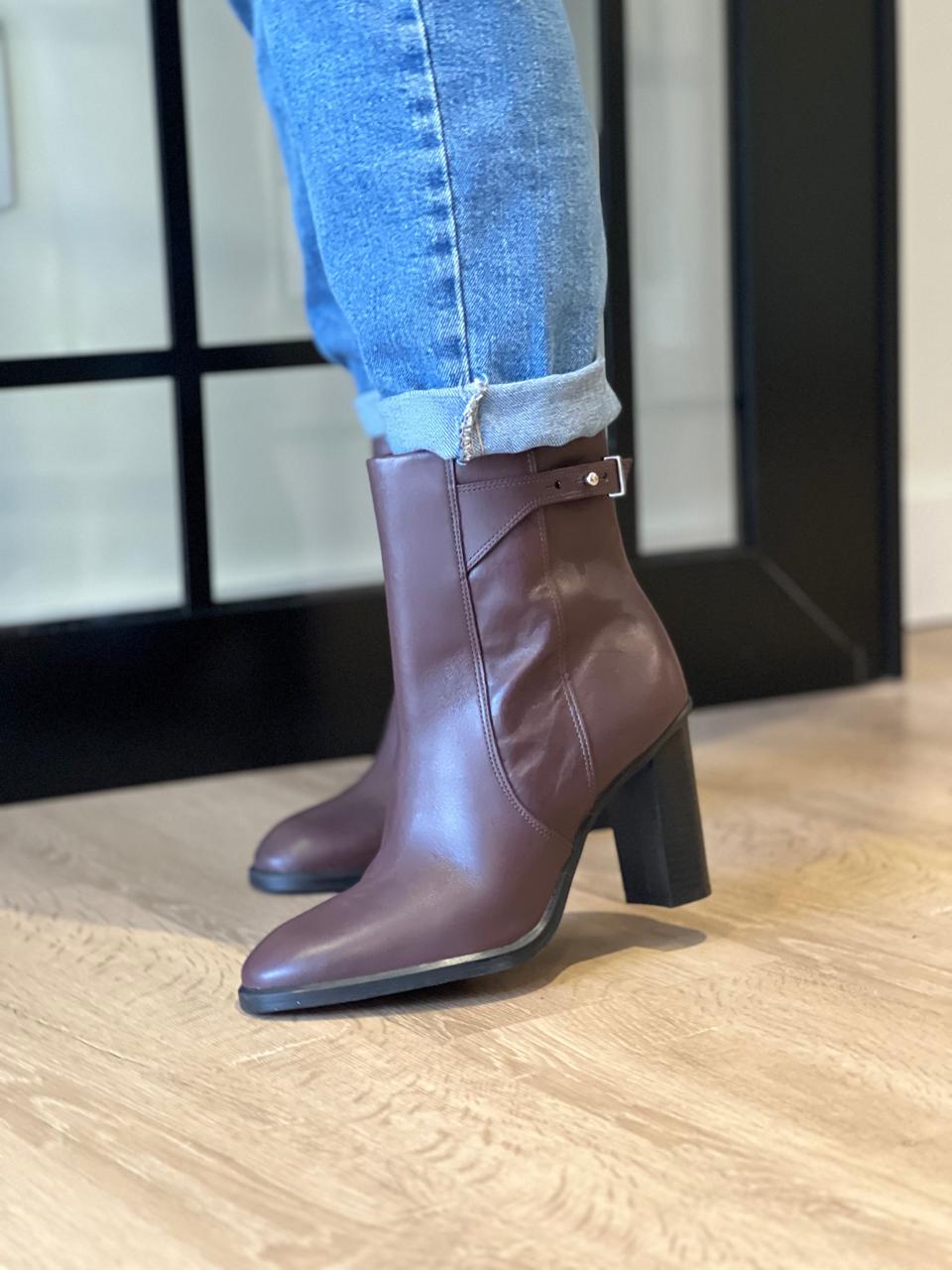 BOTA CANO MÉDIO DE COURO