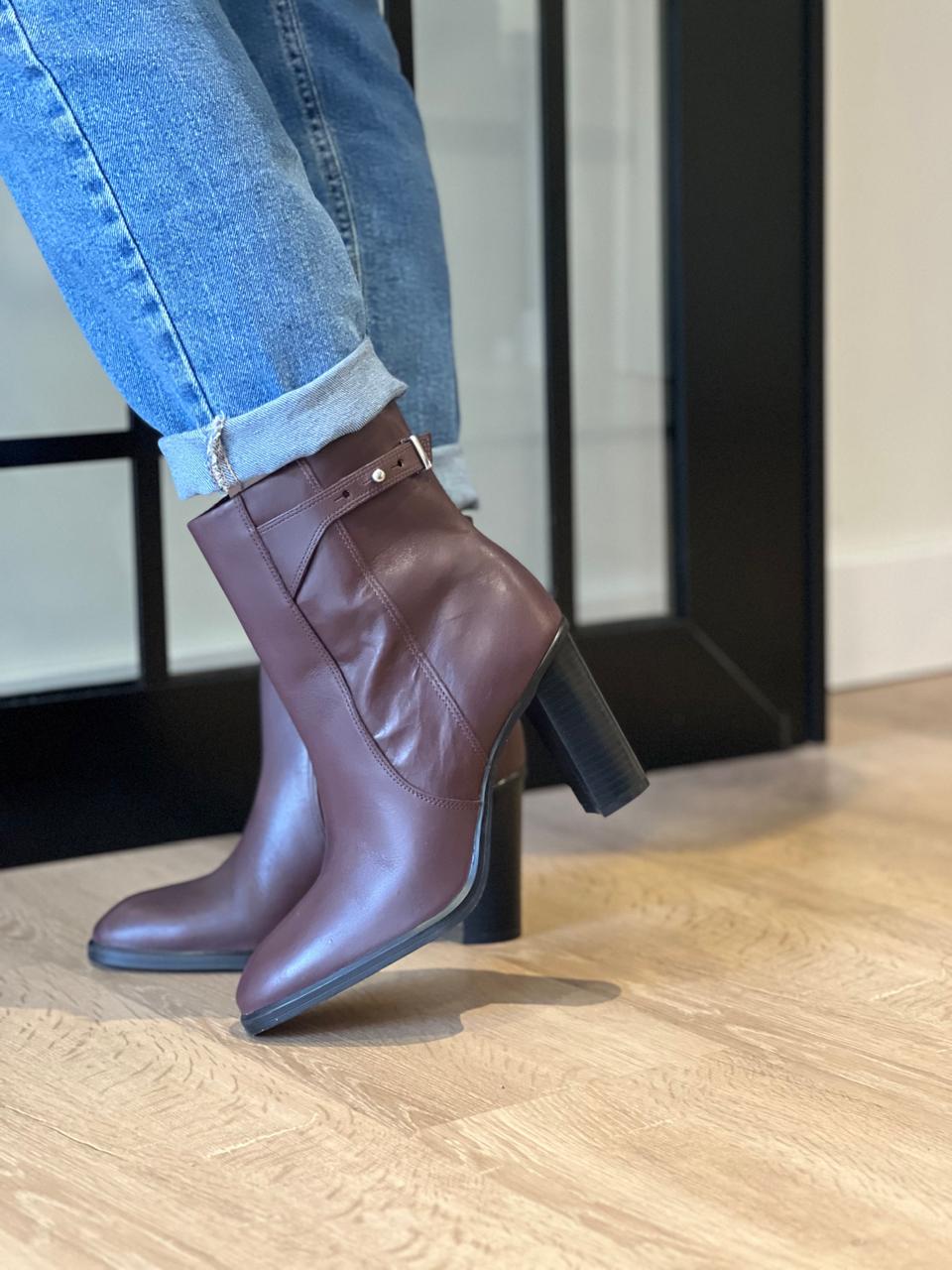 BOTA CANO MÉDIO DE COURO
