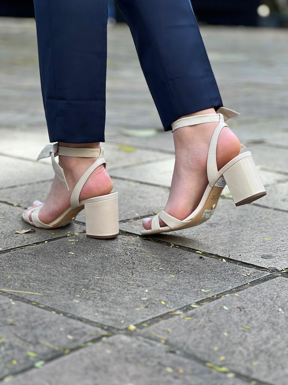 SANDÁLIA COURO SALTO ALTO BLOCO LACE UP