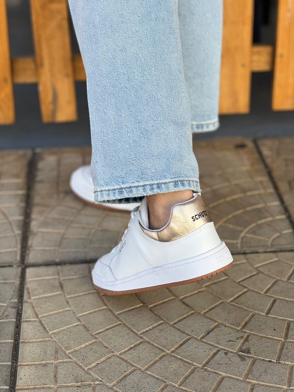 TÊNIS CASUAL DE COURO