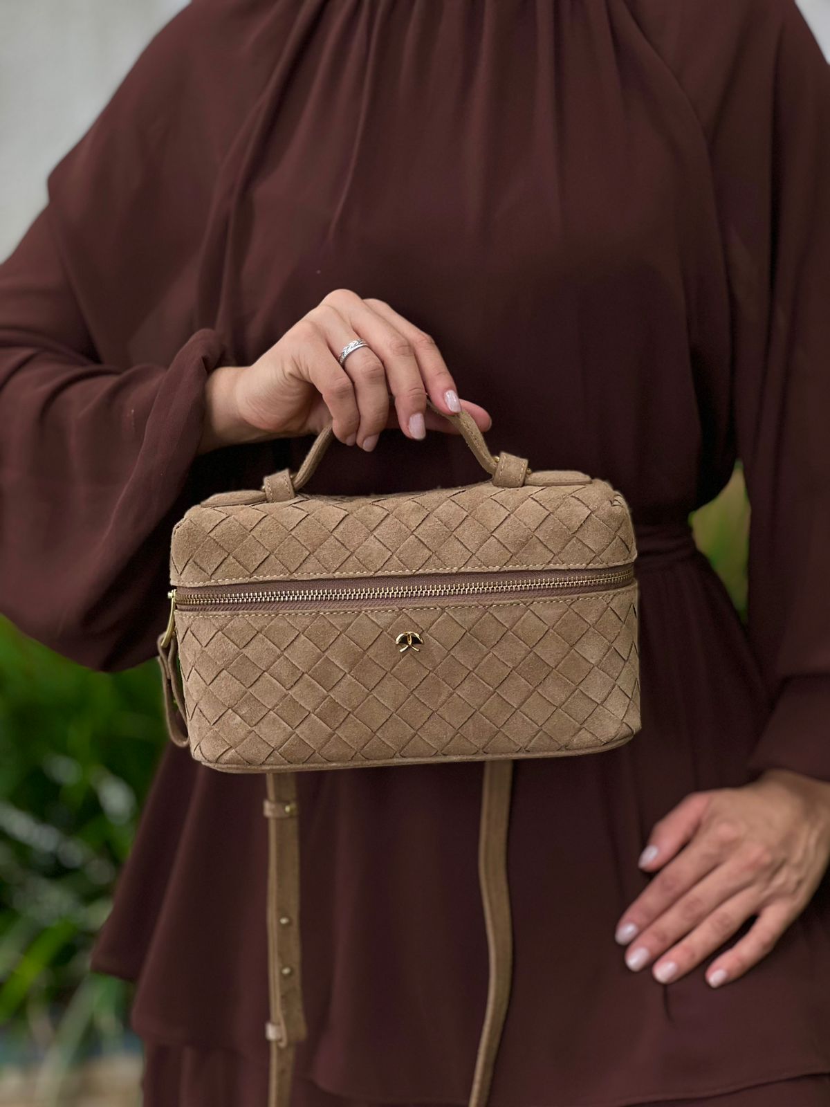 BOLSA PEQUENA TRESSÊ EM CAMURÇA BEGE FENDI