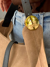 BOLSA HOBO MÉDIA EM CAMURÇA E COURO