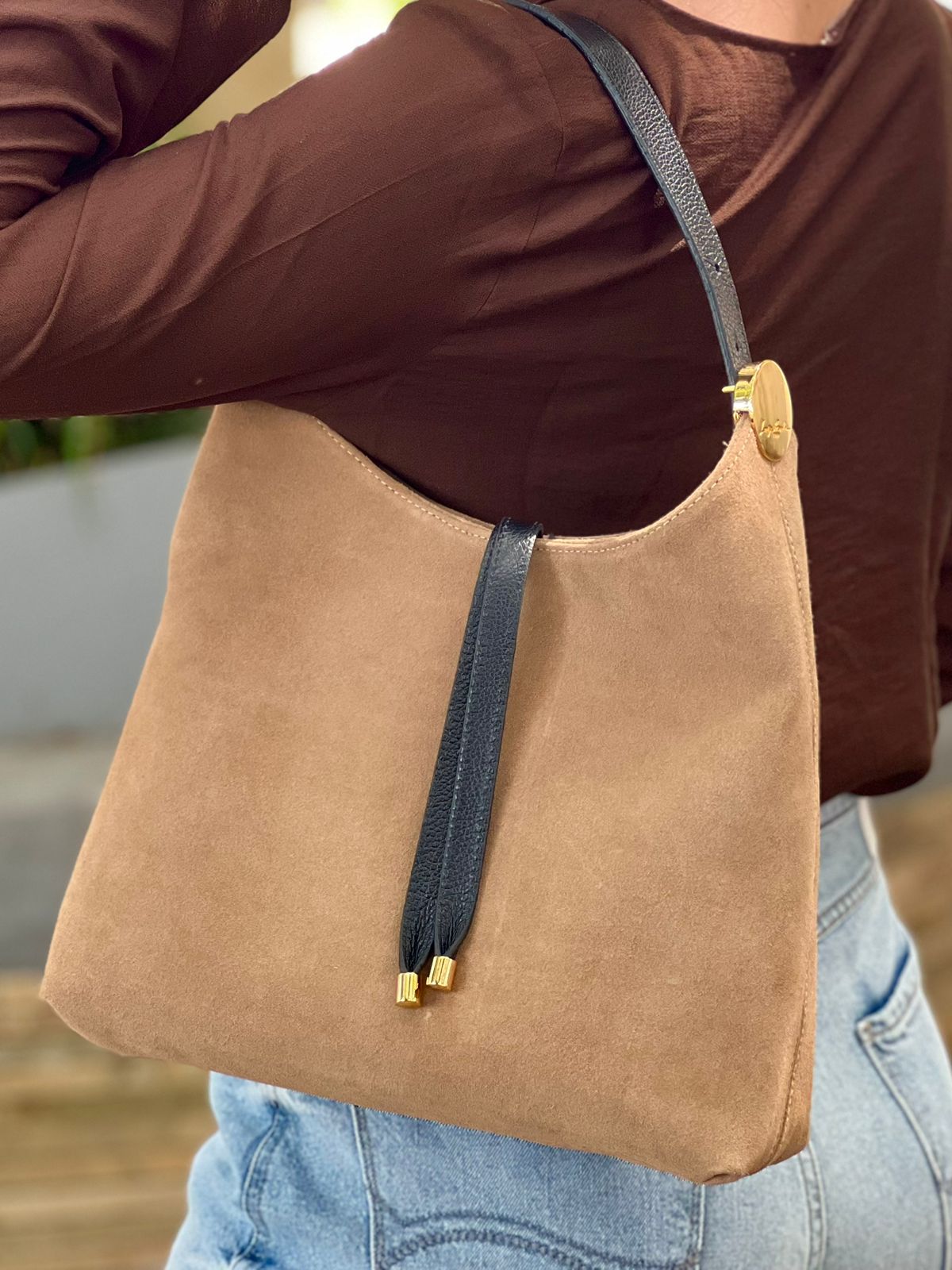 BOLSA HOBO MÉDIA EM CAMURÇA E COURO