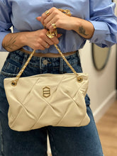 BOLSA TIRACOLO MÉDIA COM FRISOS