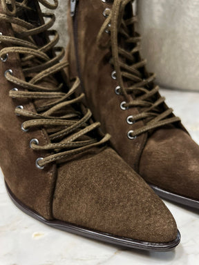 BOTA CAMURÇADA CANO E SALTO BAIXO