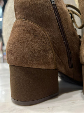 BOTA CAMURÇADA CANO E SALTO BAIXO