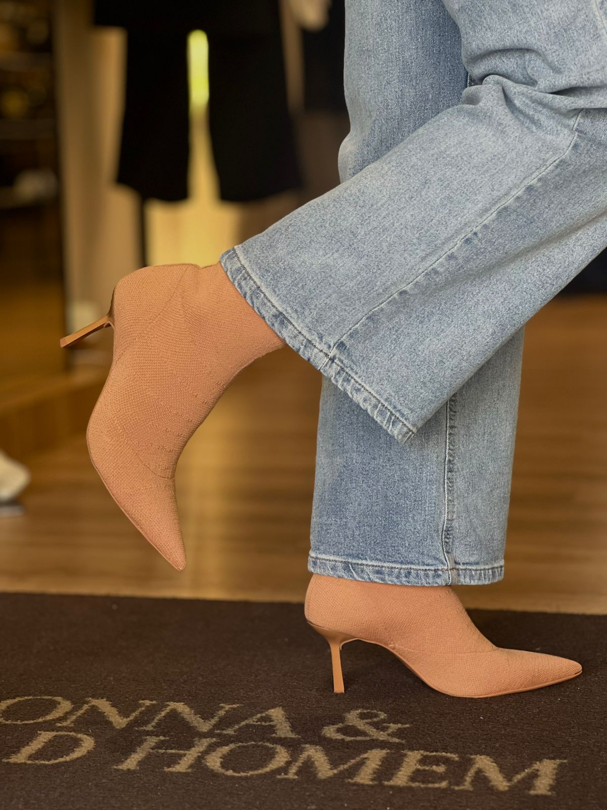 BOTA KNIT CANO CURTO E BICO FINO