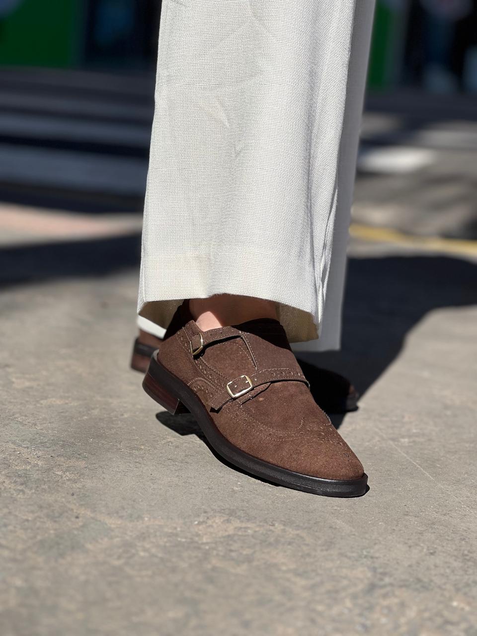 MOCASSIM MONK STRAP EM COURO CAFÉ