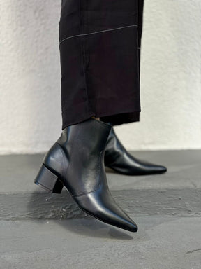 BOTA CANO MÉDIO COM BICO FINO