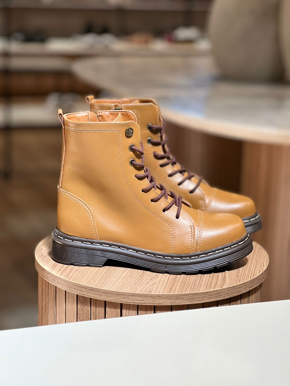 BOTA JANIS COURO SOLA TRATORADA