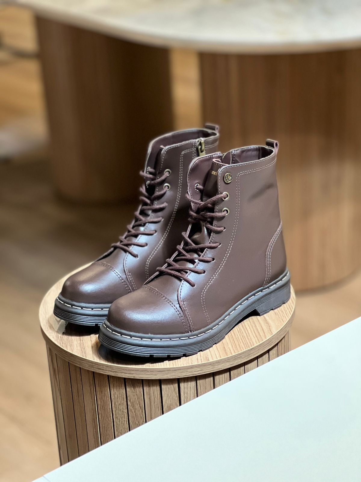 BOTA JANIS COURO SOLA TRATORADA
