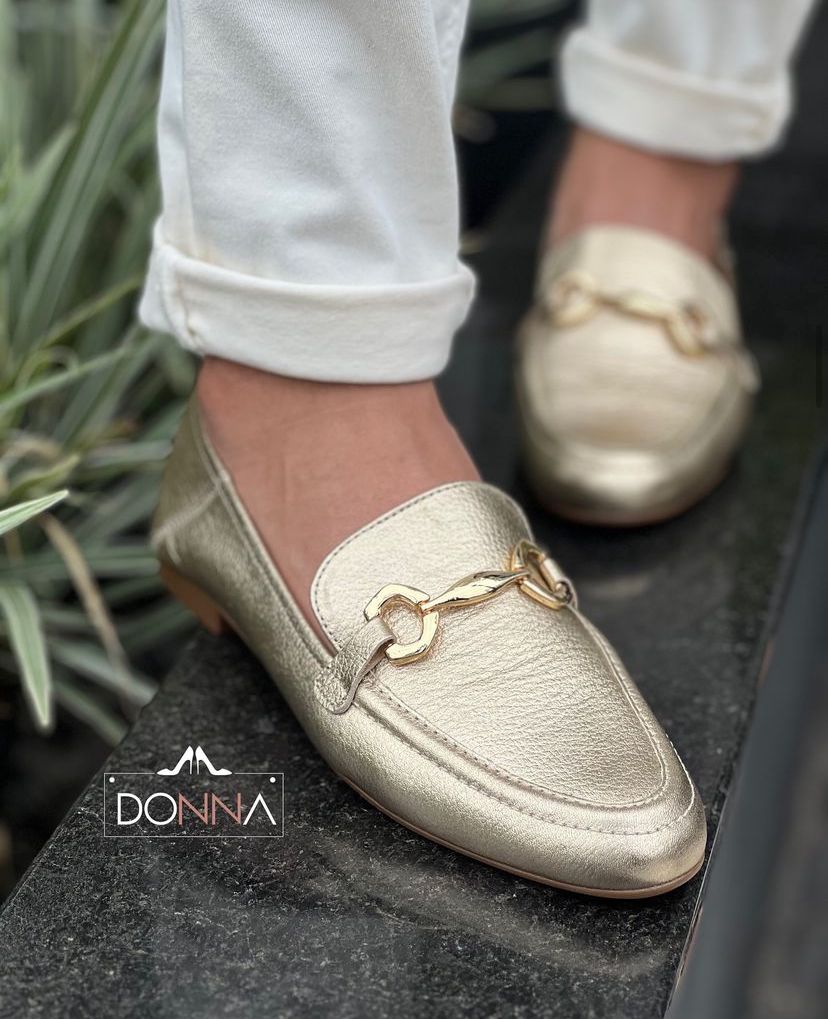 MOCASSIM - EM COURO - DOURADO