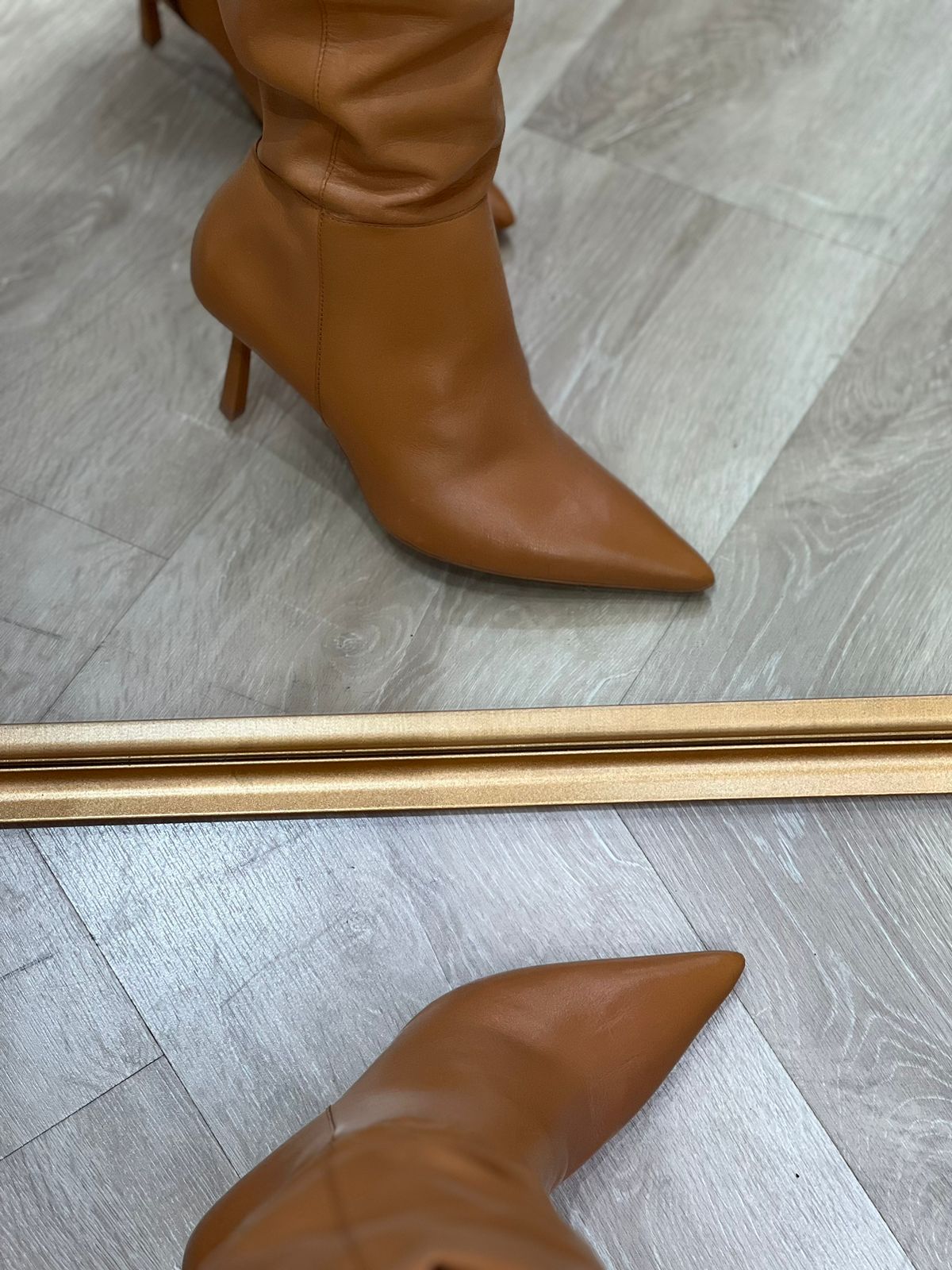 BOTA CANO ALTO SALTO FINO - COURO NOBRE