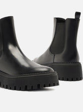 BOTA COURO CANO CURTO SALTO TRATORADO