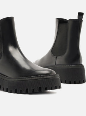 BOTA COURO CANO CURTO SALTO TRATORADO